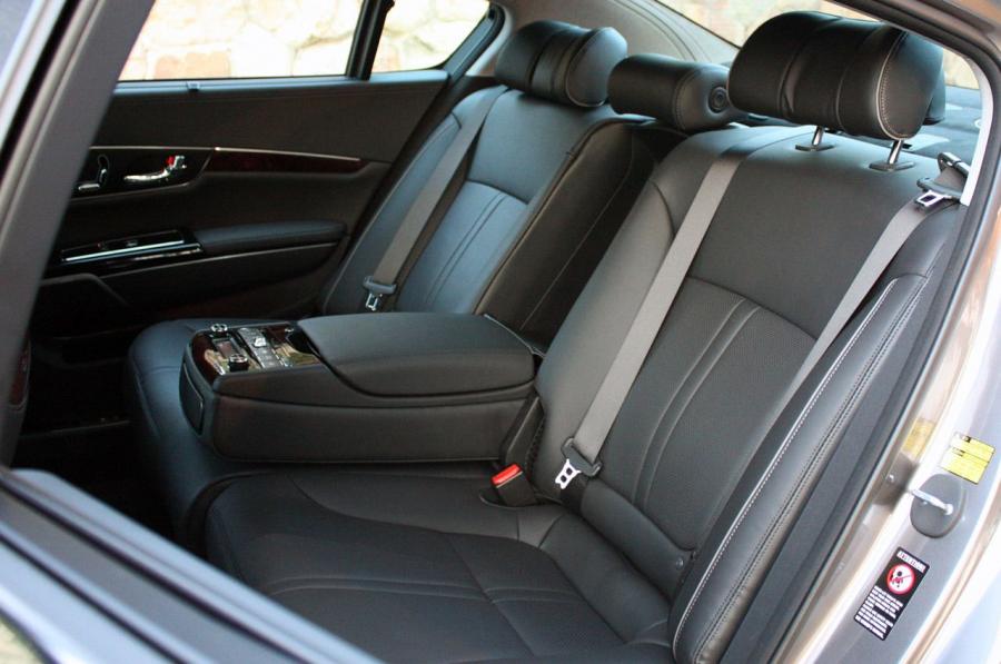  Kia K900 V8 2015 года  (фото 21 из 44)